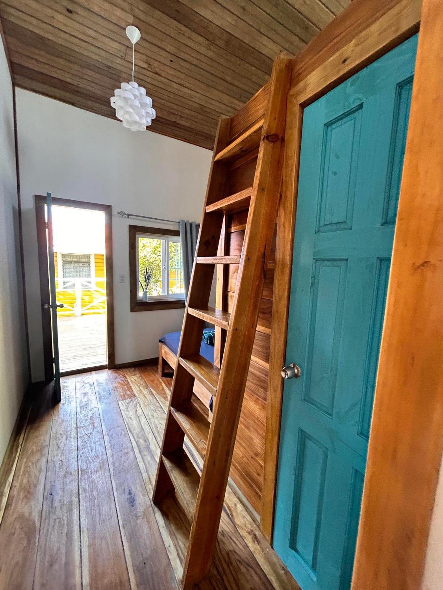 Casa Pelicano Бокас-дель-Торо Экстерьер фото